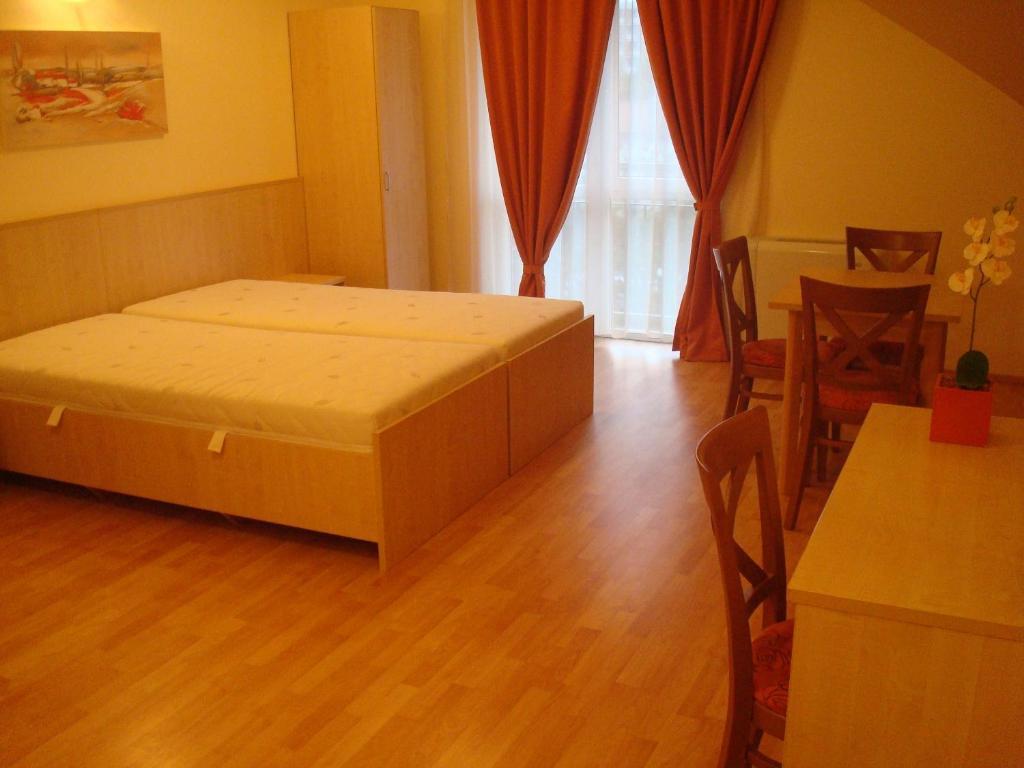 Carpe Diem Apartment Hajduszoboszlo Bilik gambar
