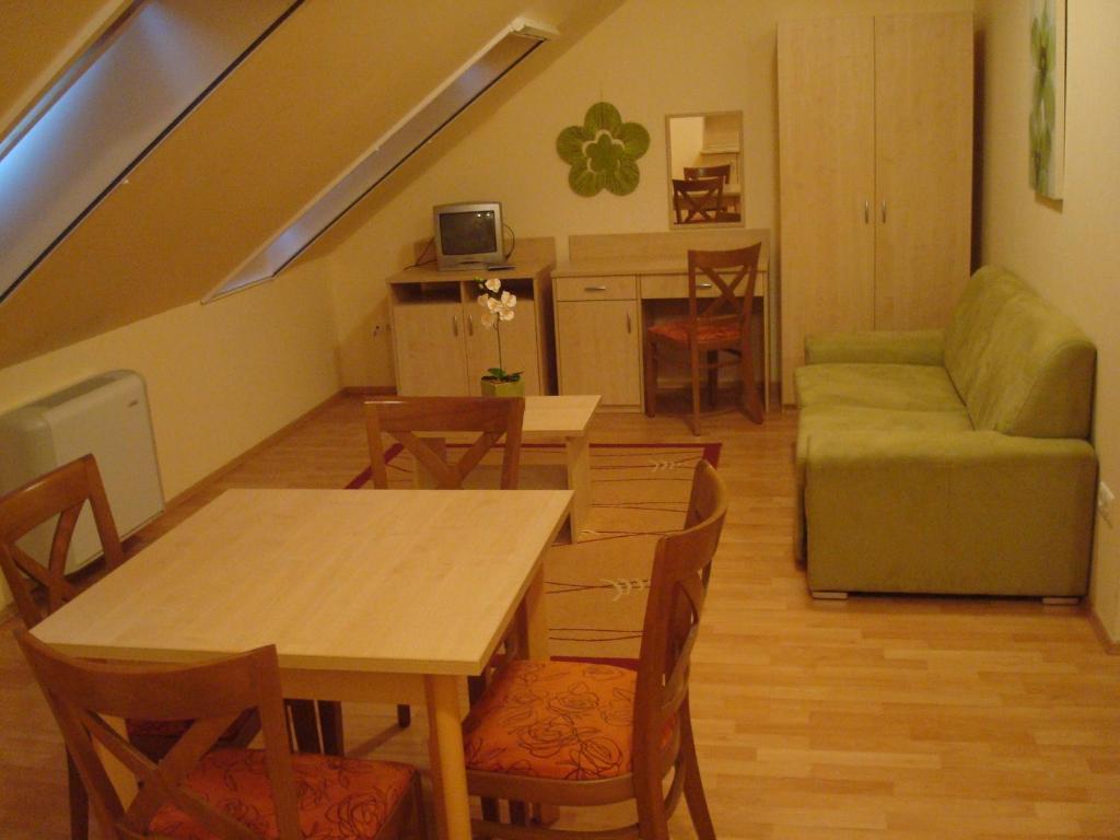 Carpe Diem Apartment Hajduszoboszlo Bilik gambar